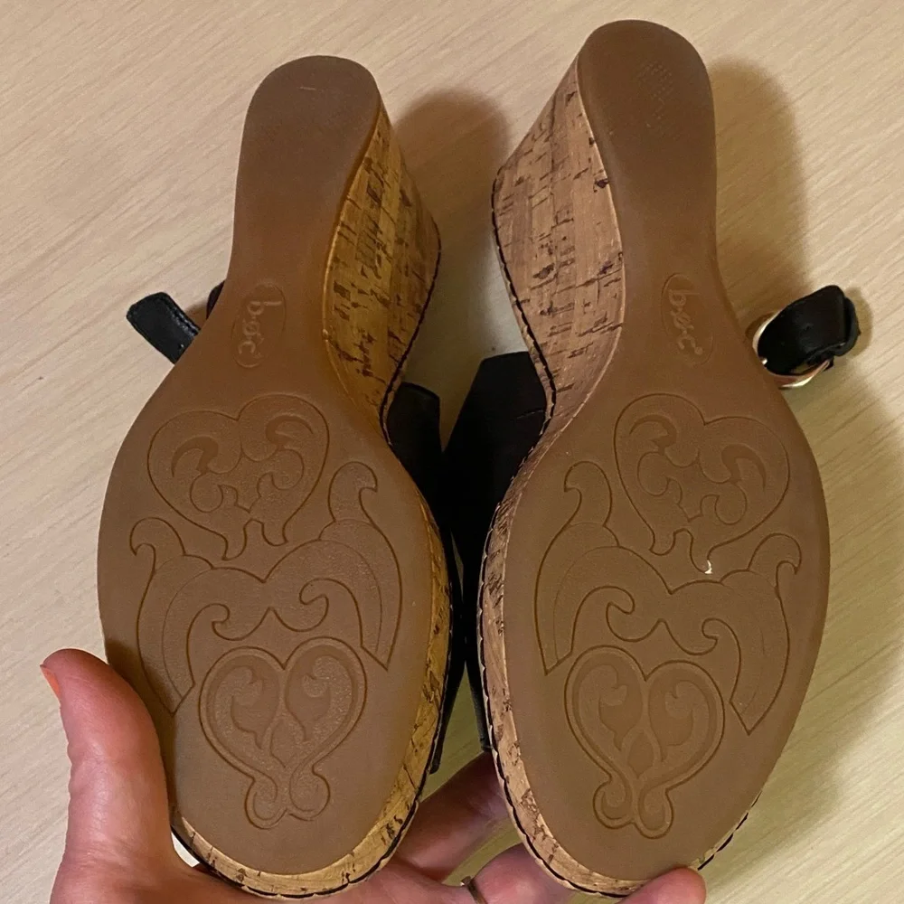 BOC  Size 9M Leather Black and Tan Cut-Out Wedges